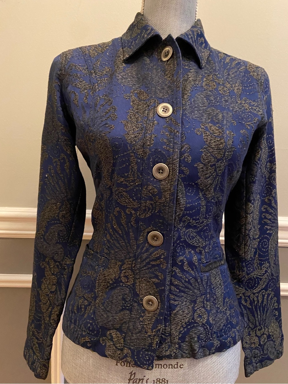 Chicos Jacket Women’s Medium Blue Floral Jacquard Tapestry Button-Up Blazer
Ple
